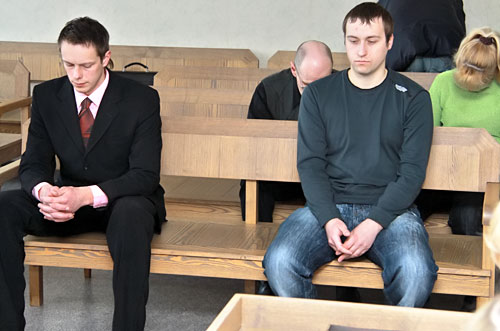 Суд над бывшими полицейскими продолжится в июне