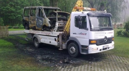 Злоумышленники cожгли микроавтобус таксофирмы Maxi Taxi