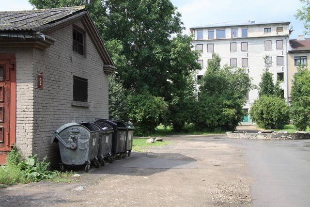 Трое парней в центре города задержали грабителя