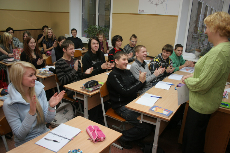 За парты сядут более десяти тысяч школьников
