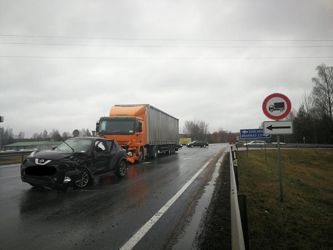 На опасном перекрестке в Озолниекском крае – очередная авария с пострадавшим