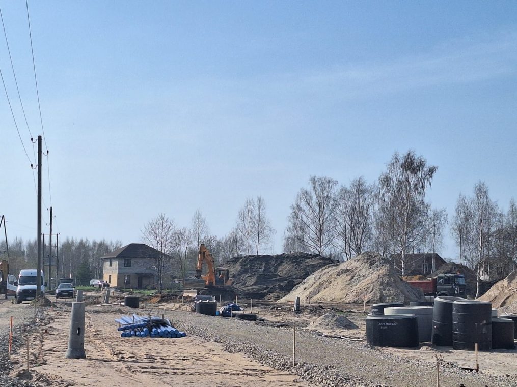 Продолжается строительство инженерных коммуникаций в окрестностях улицы ...