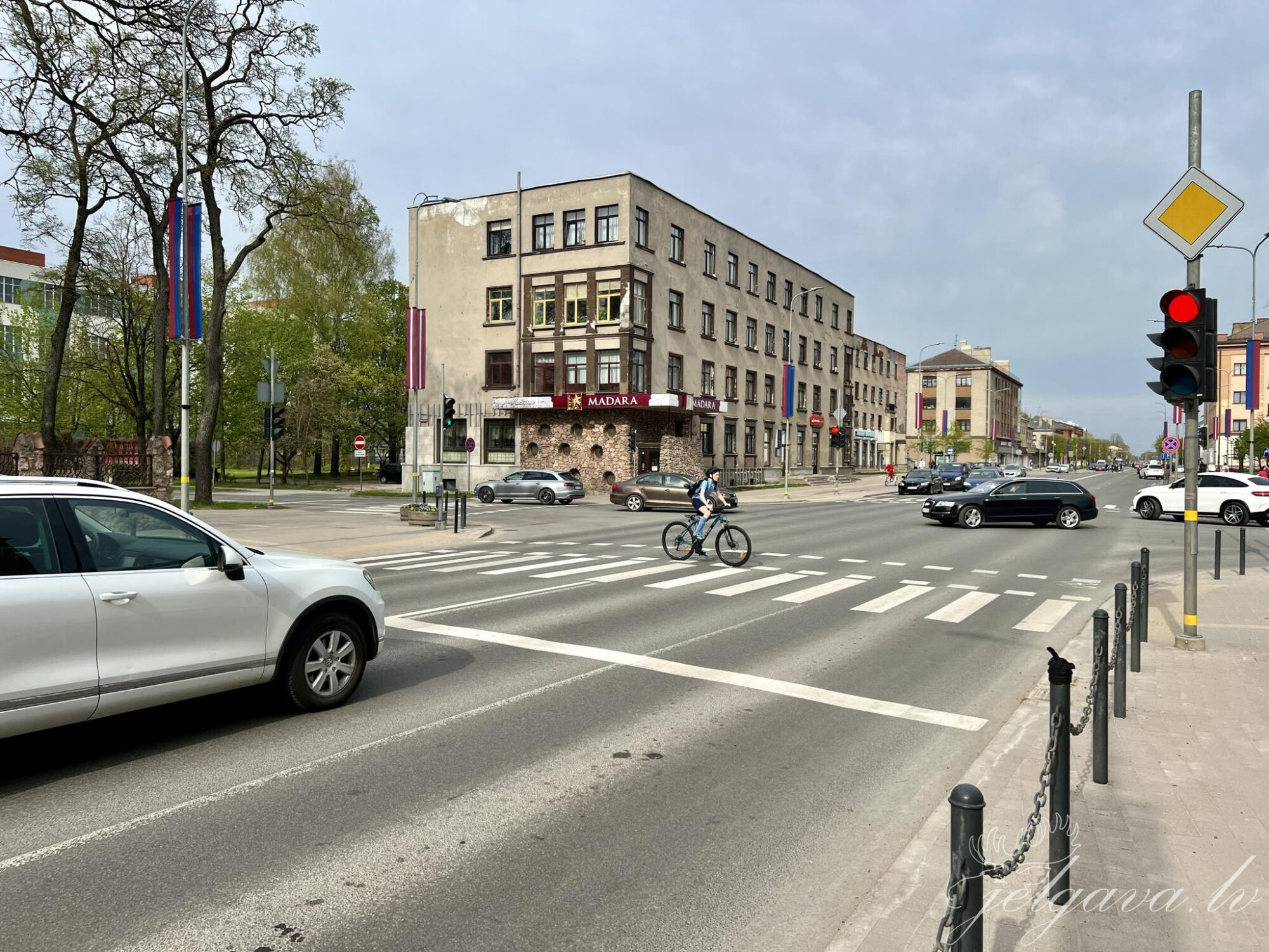 Просят выразить свое мнение о работе светофоров в центре города в ночные часы