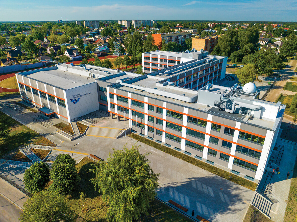 Латвийские школьники теряют успеваемость из-за языковой реформы