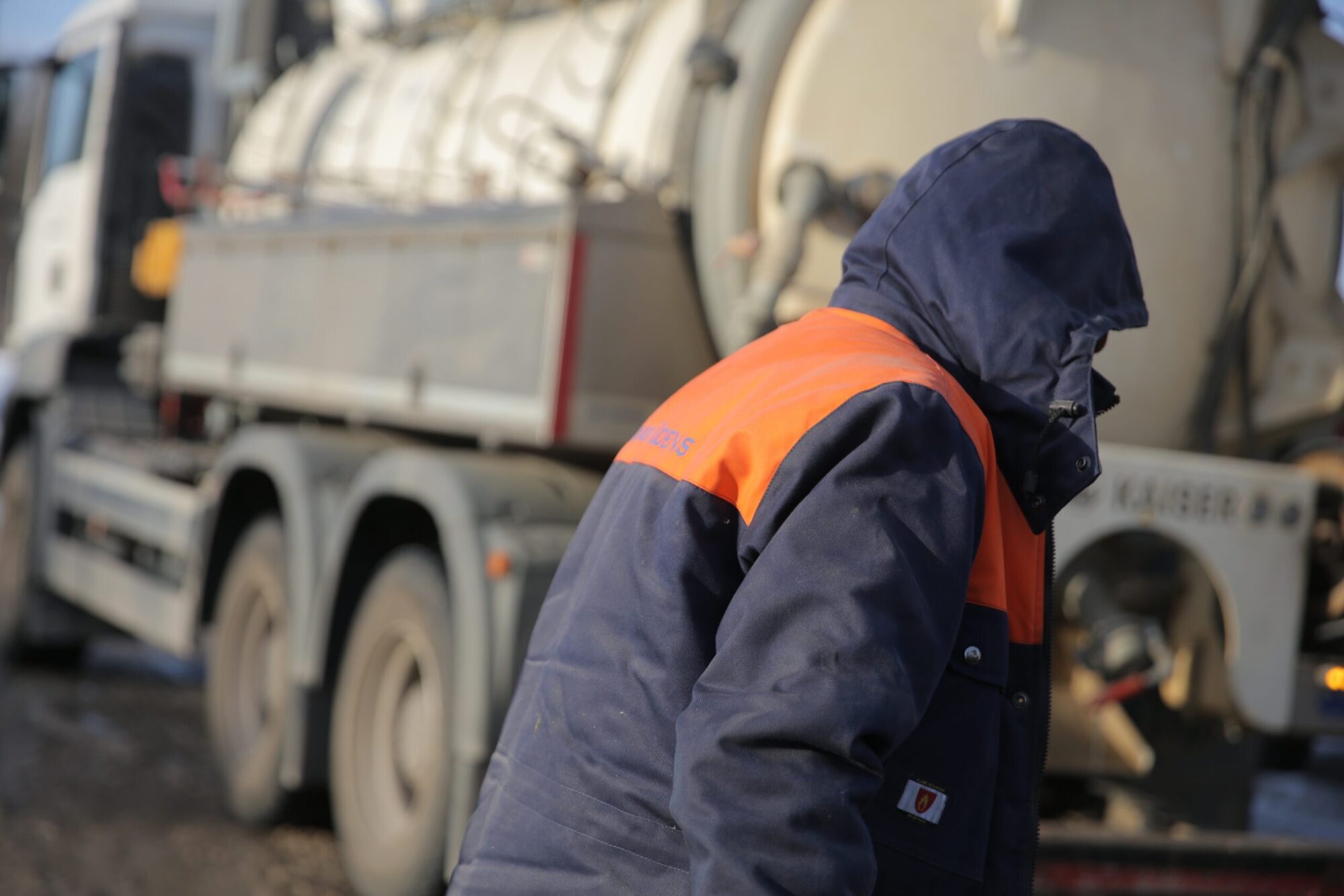 Из‑за аварии водопровода прервана подача воды нескольким дома на ул.Лиела, Светес и ул.О.Калпака