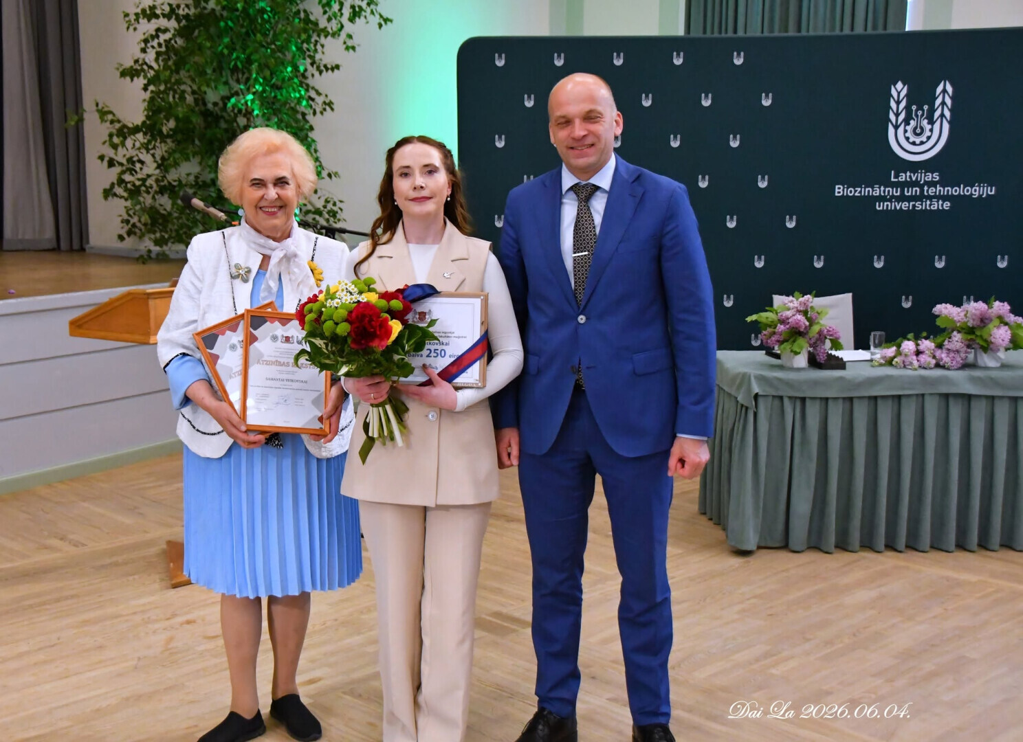 Выпускница LBTU Саманта Витковска получила приз Елгавской городской думы